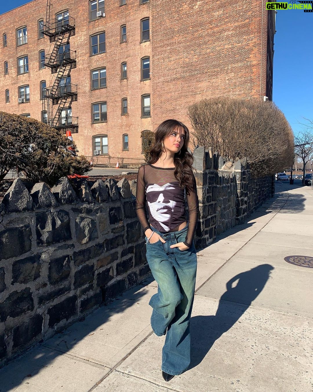 Adriana Camposano Instagram - Pit stop🚏 Jersey City, New Jersey