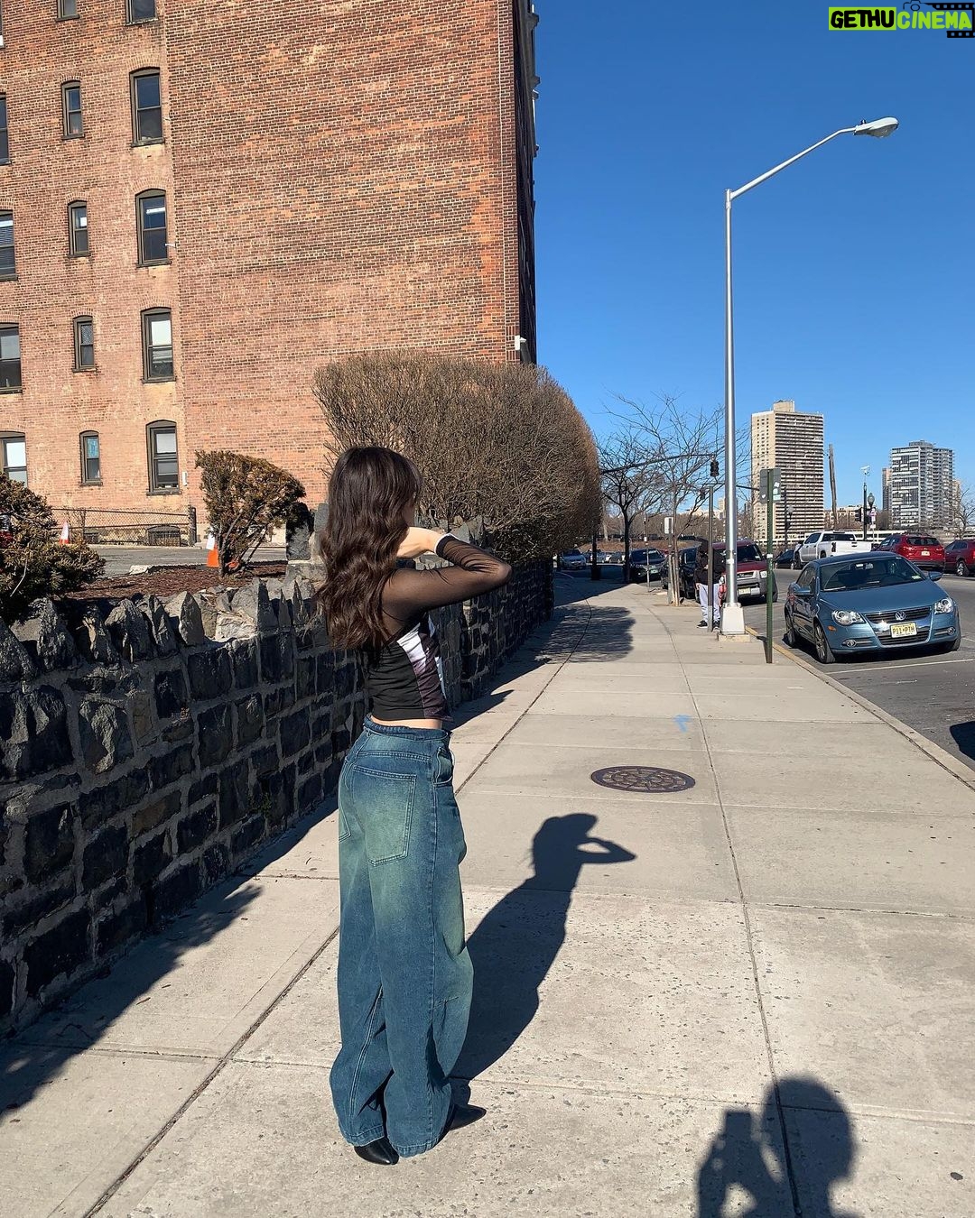 Adriana Camposano Instagram - Pit stop🚏 Jersey City, New Jersey