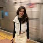 Adriana Camposano Instagram - 😁🚊