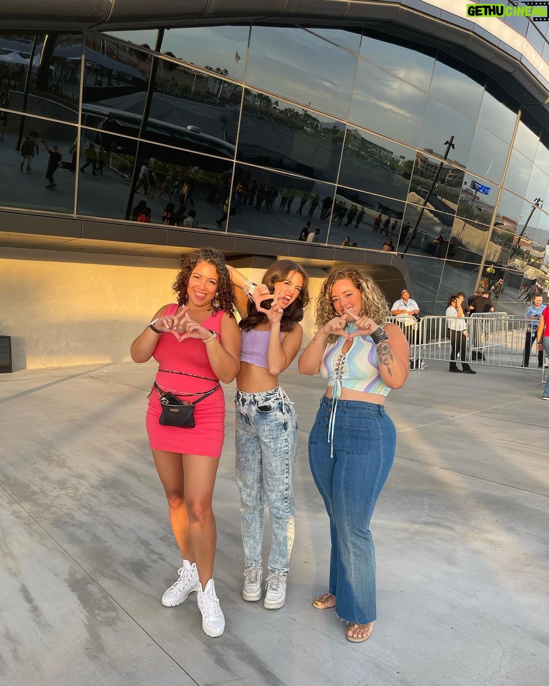 Adriana Camposano Instagram - In Vegas I feel so at home XO🌃⚡️🕺❤️🔥 Las Vegas, Nevada