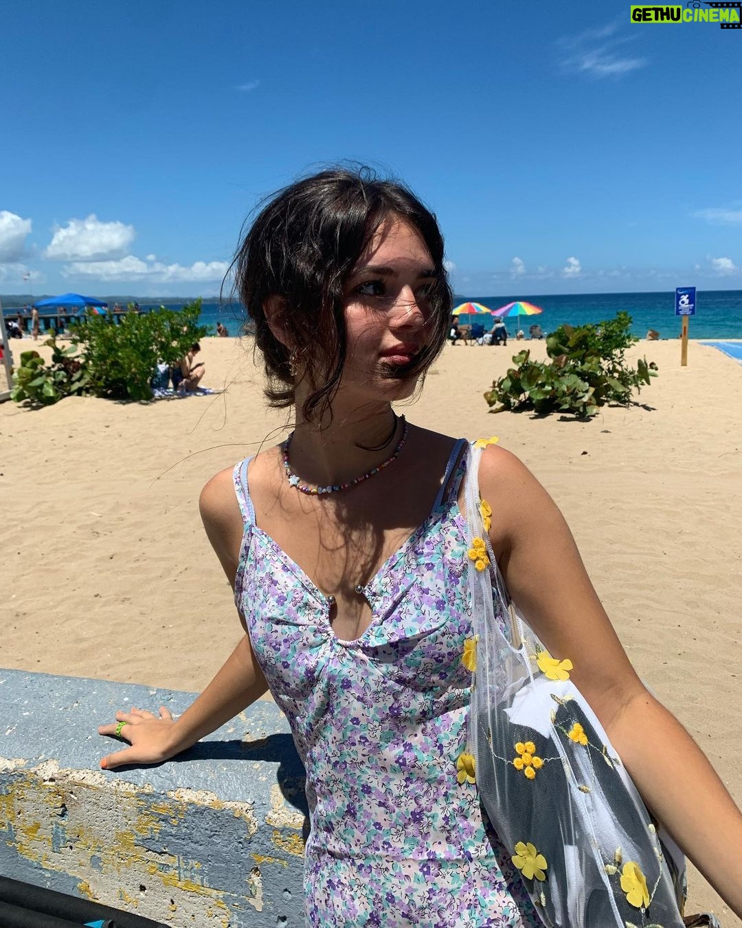 Adriana Camposano - 2.8K Likes - 👒☀️🍓🍓