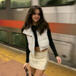 Adriana Camposano Instagram - 😁🚊