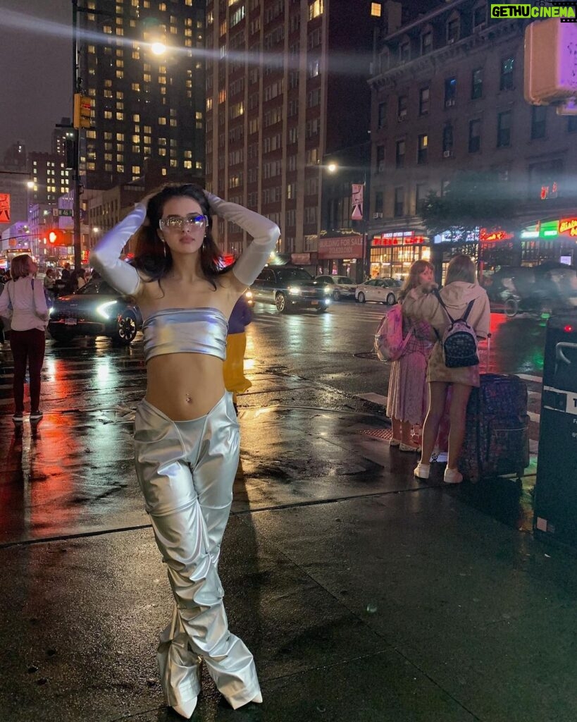 Adriana Camposano Instagram - 🚀🚀 - Use code na18 at checkout @capeclique 🛸 New York City, N.Y.