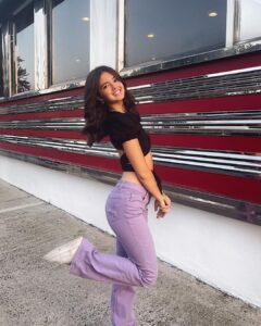 Adriana Camposano Instagram - 🕺