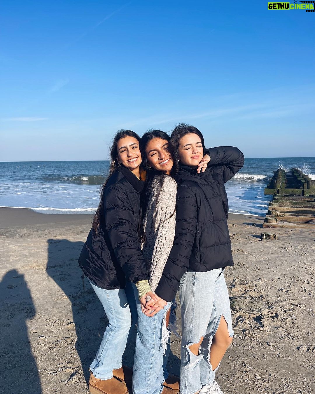 Adriana Camposano Instagram - 🫂🤎 Rehoboth Beach, Delaware