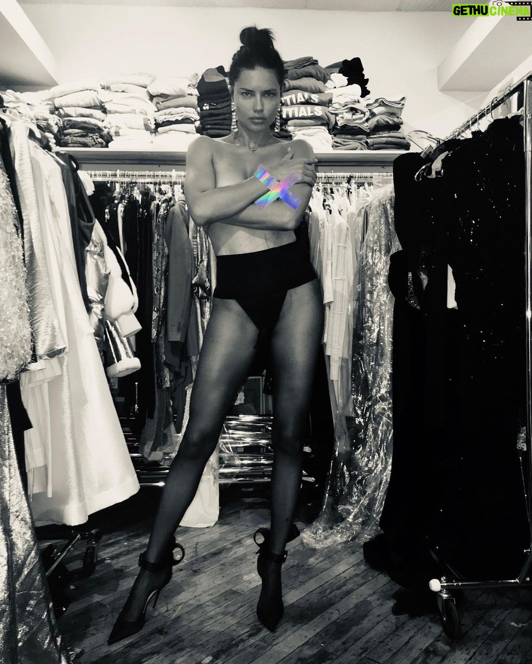 Adriana Lima Instagram - ⚡️📸 @elizabethsulcer