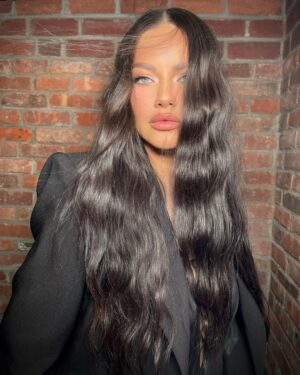 Adriana Lima Instagram - 💖Todays Glam Look for the launch of Heavenly Fragrance by @victoriassecret 💖 💄Makeup @patrickta 💇🏻‍♀️ Hair @dimitrishair