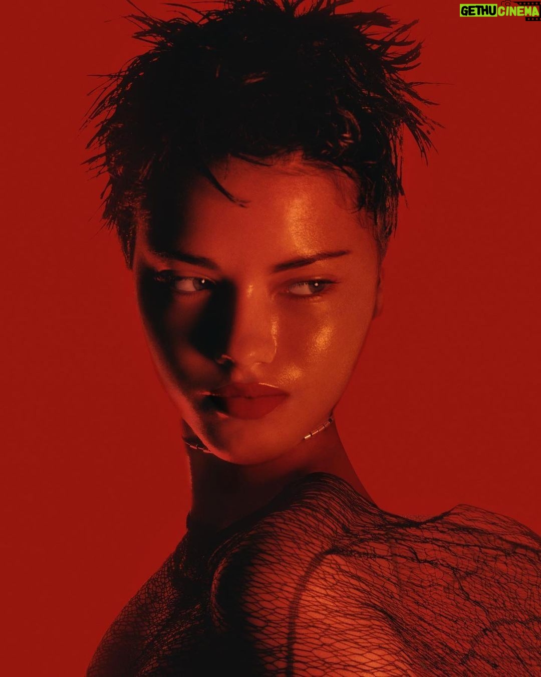 Adriana Lima Instagram - ๐ My alien ๐ฝ self ๐picture @albertwatsonphotography ๐ฝ