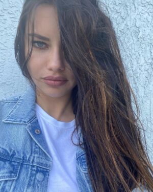 Adriana Lima Instagram - 💎 'Cause every night I lie in bed
The brightest colors fill my head
A million dreams are keeping me awake
I think of what the world could be
A vision of the one I see
A million dreams is all it's gonna take
A million dreams for the world we're gonna make - Million Dreams “The greatest show man”💎