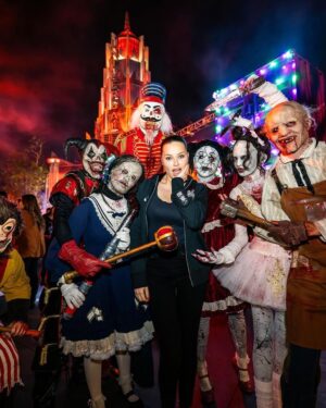 Adriana Lima Instagram - 🧟‍♀️Thank you @unistudios for hosting my family in our first time ever on @horrornights #UniversalHNN🧟‍♀️