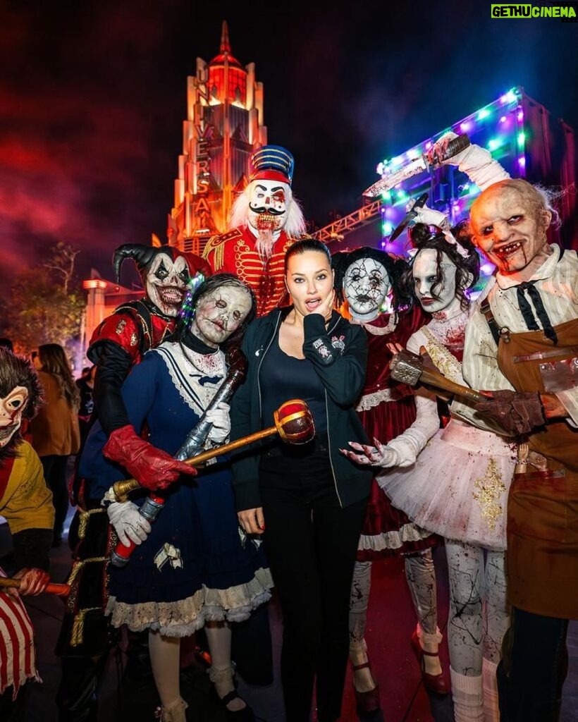 Adriana Lima Instagram - 🧟‍♀️Thank you @unistudios for hosting my family in our first time ever on @horrornights #UniversalHNN🧟‍♀️ Universal Studios, Los Angeles, California