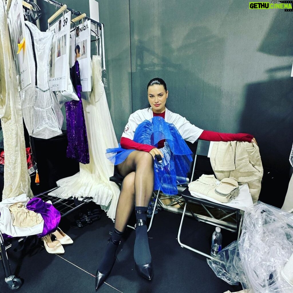 Adriana Lima Instagram - 💖Representing motherhood.Backstage Qatar Fashion United by @carineroitfeld . Gadget Stadium