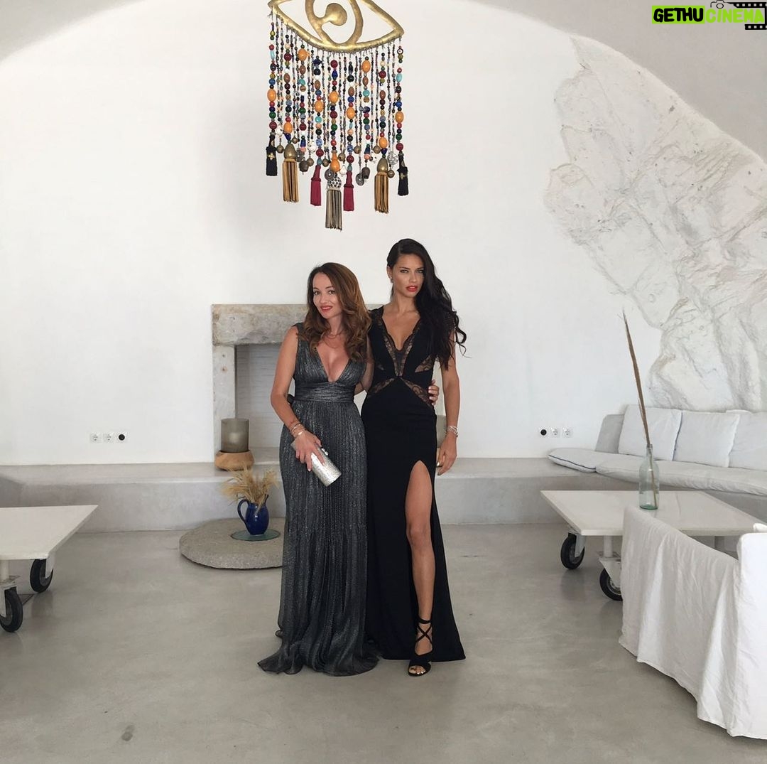Adriana Lima Instagram - 👯♀️🎉 Happy birthday to the most thoughtful, caring, elegant , good hearted, smart, funny , beautiful human that I have the luck/blessing to call my best friend. I love you with all my heart 🎉👯♀️ @anaantic ♥ my heart ♥