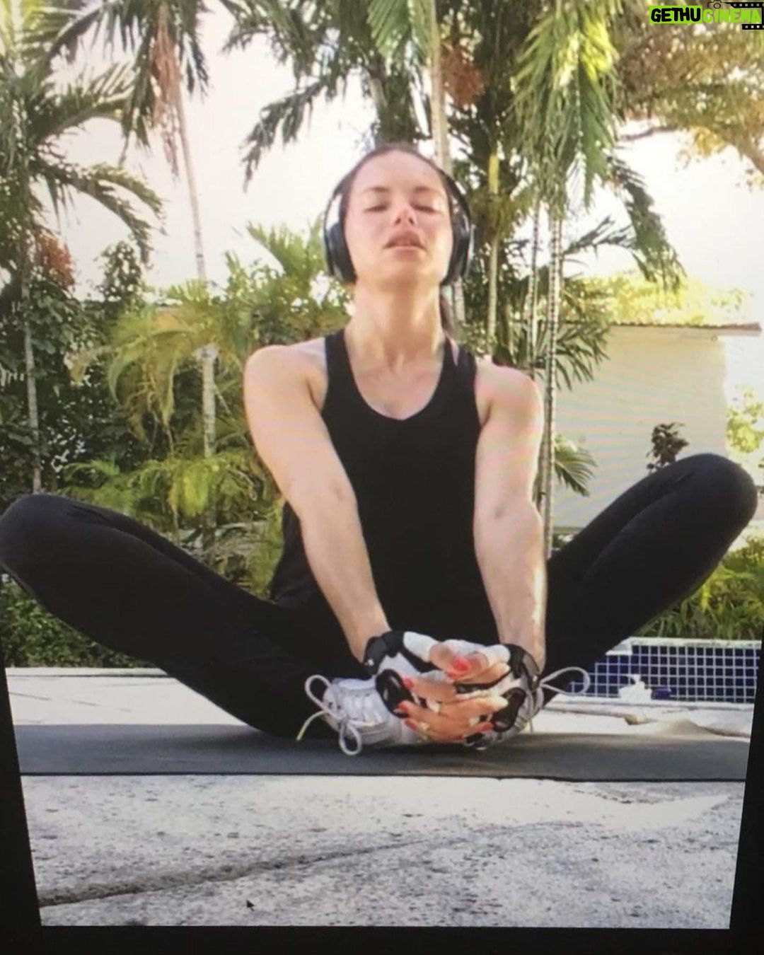 Adriana Lima Instagram - ๐ฅ Grateful to have my locked circuit with my master @elcuerpodepapi , helping me to keep the happy hormones going via training.๐ฅ Love you master ๐งก Only you to bring Lava Girl back ๐