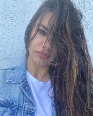Adriana Lima Instagram - 💎 'Cause every night I lie in bed
The brightest colors fill my head
A million dreams are keeping me awake
I think of what the world could be
A vision of the one I see
A million dreams is all it's gonna take
A million dreams for the world we're gonna make - Million Dreams “The greatest show man”💎