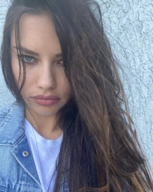 Adriana Lima Instagram - 💎 'Cause every night I lie in bed
The brightest colors fill my head
A million dreams are keeping me awake
I think of what the world could be
A vision of the one I see
A million dreams is all it's gonna take
A million dreams for the world we're gonna make - Million Dreams “The greatest show man”💎