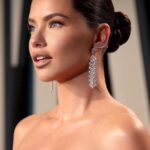 Adriana Lima Instagram - 💎 Caption this 💎 By the way me and the team call this dress “ THE HALLELUJAH, the sequel..... it’s like the follow up from last year dress......Last night @vanityfair @erinwalshnyc @dreavividor 💎@mohiebdahabieh @andrewfitzsimons 💎@patrickta 💎