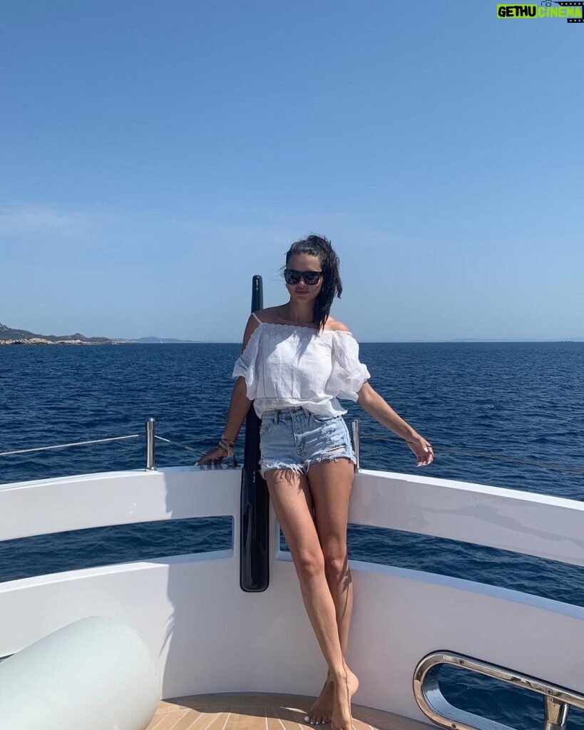 Adriana Lima Instagram - ✨NSTAMODELING MY WAY IN ITALY ✨