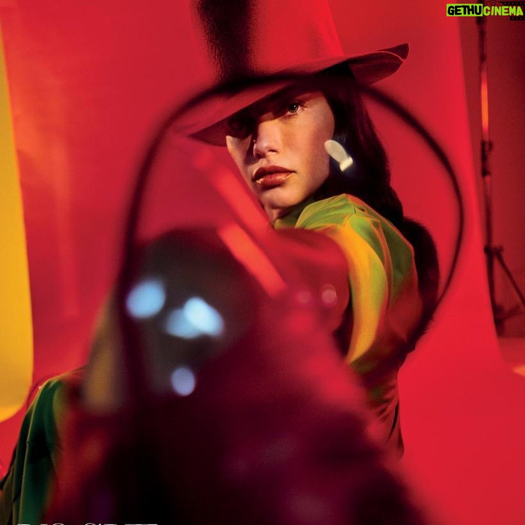 Adriana Lima Instagram - ✨ Honer and grateful to @mrarnaut to have the opportunity to fulfill a dream on being part of @voguearabia. Pictures by the iconic surreal photographer @elizavetaporodina ✨