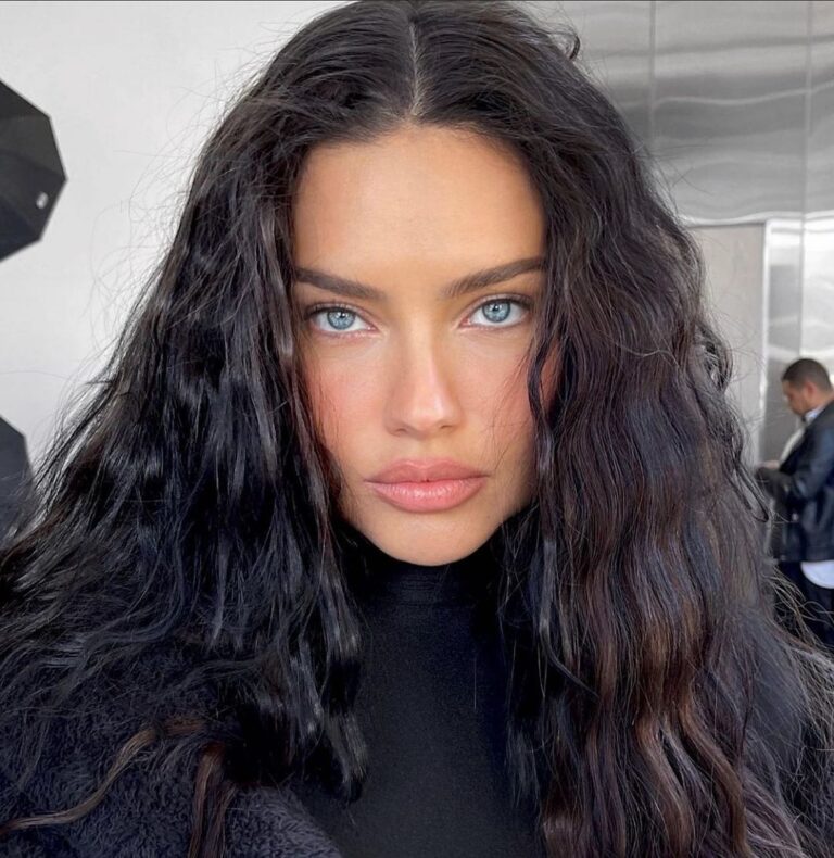 Adriana Lima Instagram - ☀️Yesterday in Los Angeles backstage for @ellebrasil , styled @marcellmaia , hair by @andrewfitzsimons , makeup by @patrickta. Magazines coming out after May 14 🙌🏼🌞 Los Angeles, California