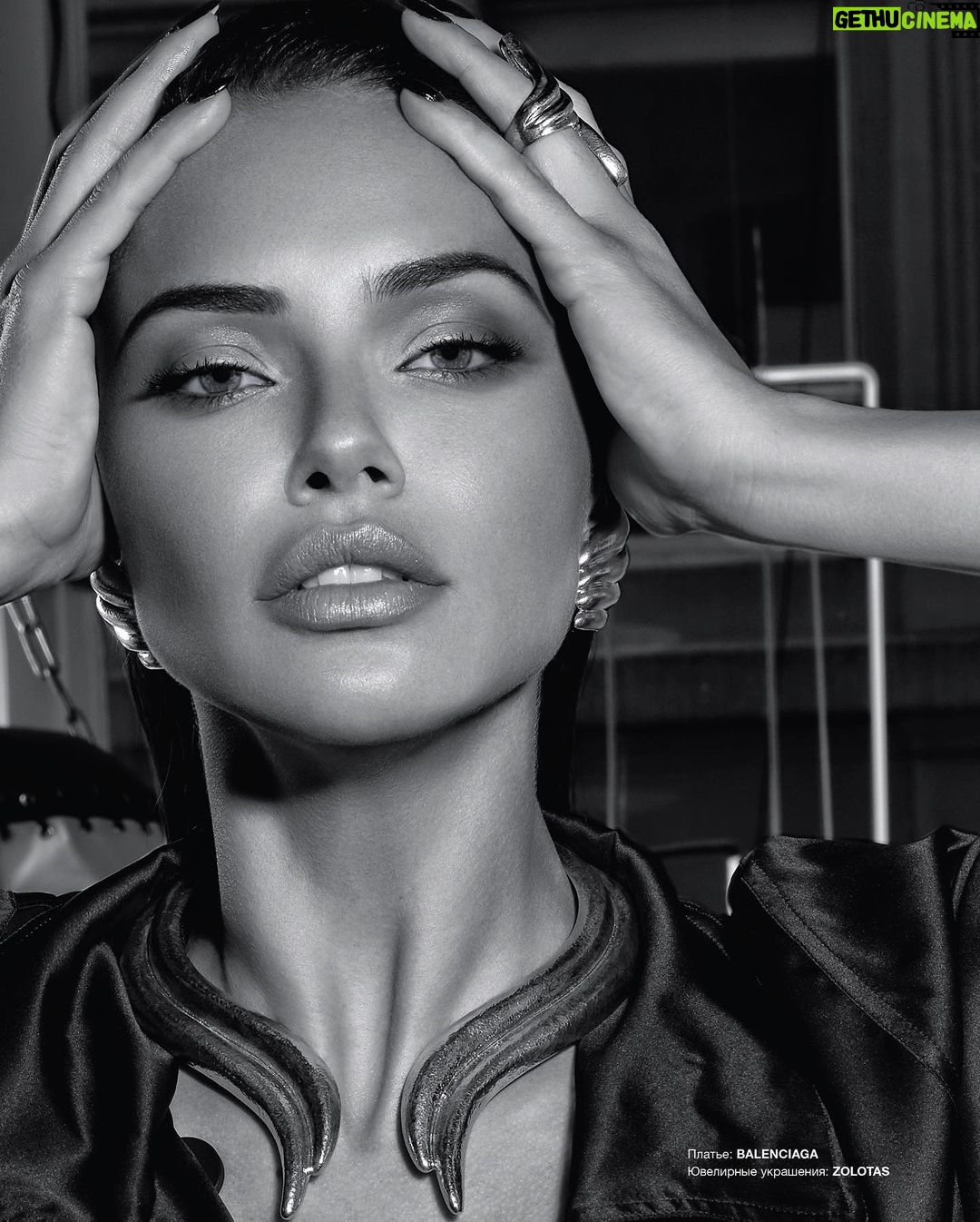Adriana Lima Instagram - Honored to be on the cover of @numero_russia for the Women Empowerment issue. This is a reminder that we are here to break the mold and lift each other up each and every day!