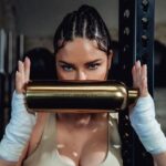Adriana Lima Instagram - Get my limited edition @waterdrop bottle! Link on my bio! #waterdropxadrianalima #drinkmorewater