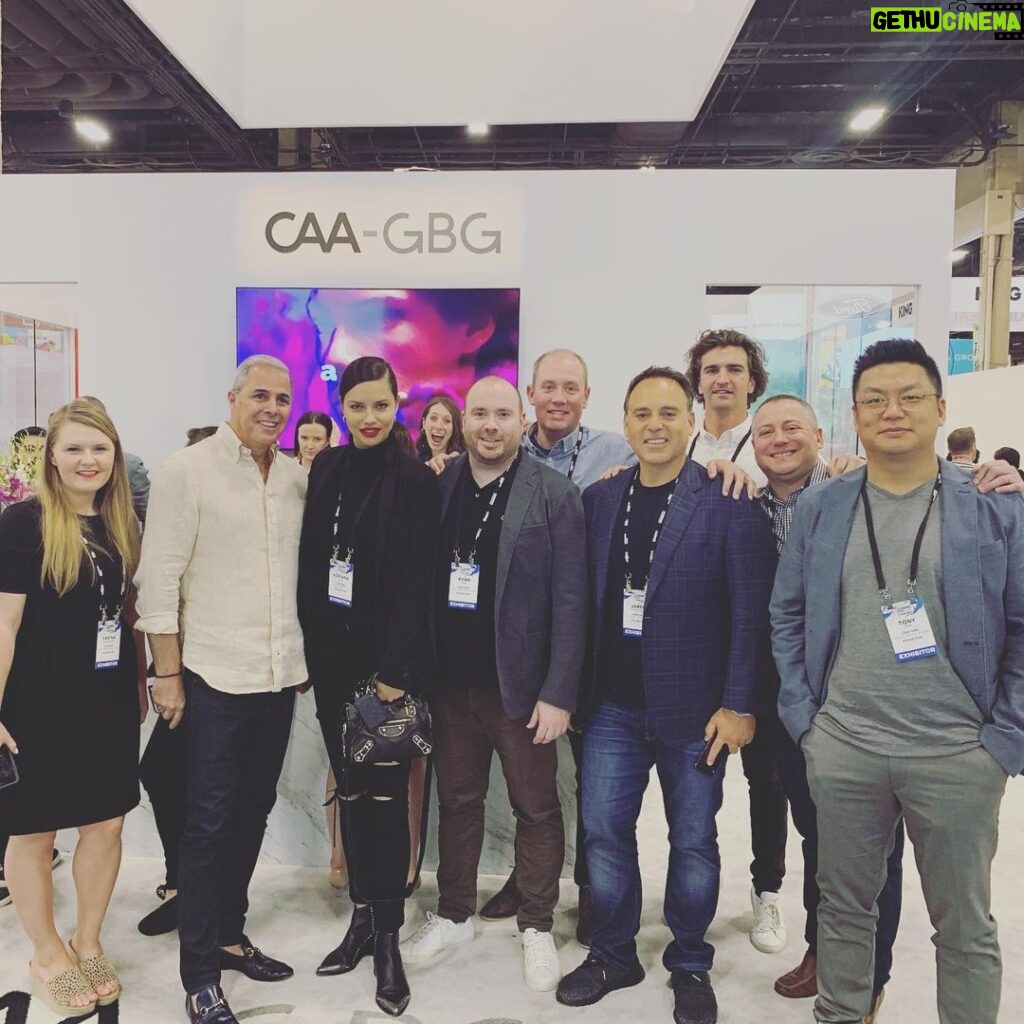 Adriana Lima Instagram - ✨Lima enterprises 😎 taking over the world..... the Royal 👑 team in da house CAA - GBG at Global Licensing Expo 2019✨