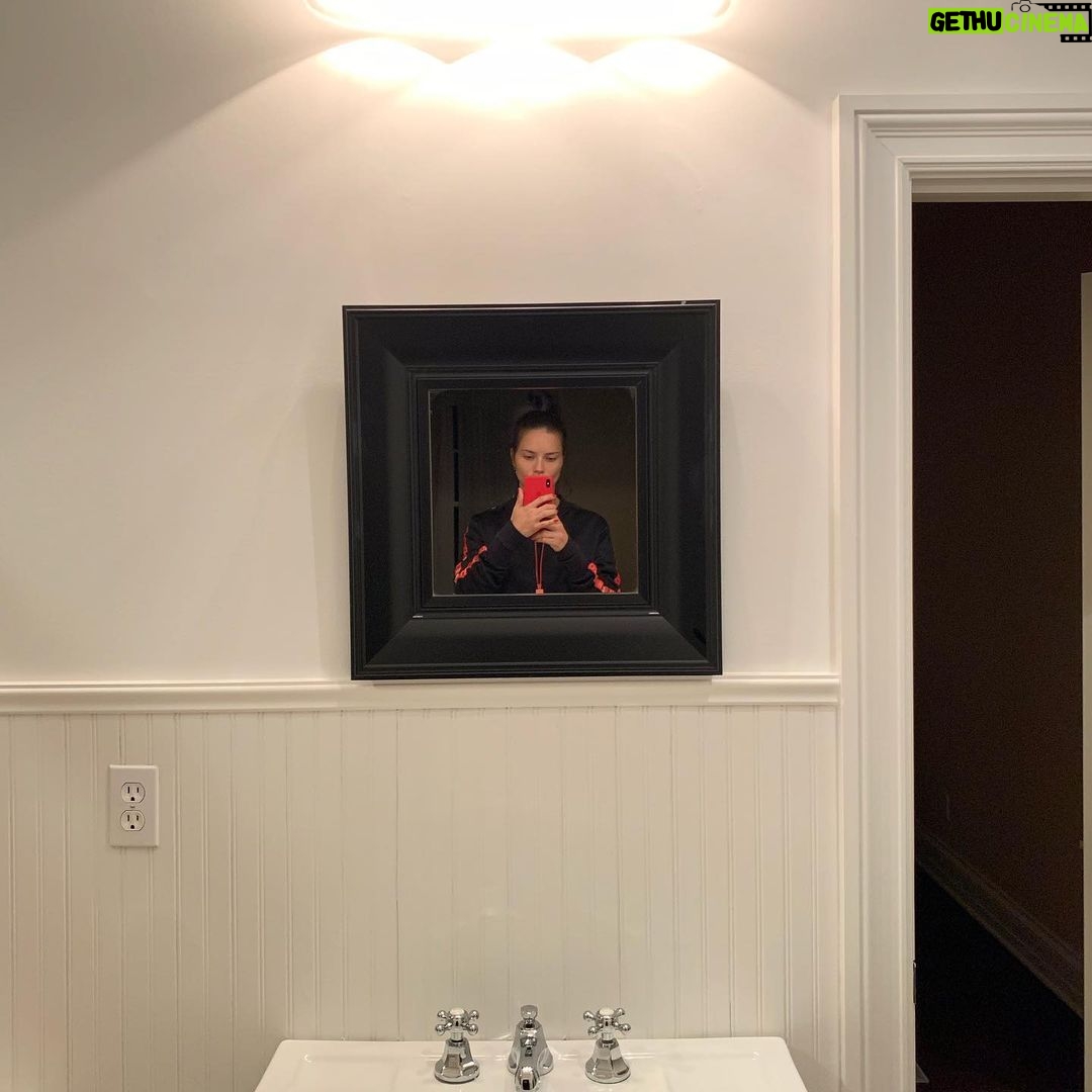 Adriana Lima Instagram - ✨When fortuitous picture became art✨ East Hampton, New York