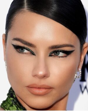 Adriana Lima Instagram - 💖Yesterday at the daily awards makeup @patrickta @hair @andrewfitzsimons style @erinwalshnyc photo credit @gettyimages 💖