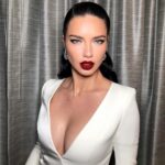 Adriana Lima Instagram - ✨Me and my crew showing how it’s done💁🏻‍♀️✨! Hair @anthonycristianosalon makeup @patrickta style @erinwalshnyc ✨ 💋