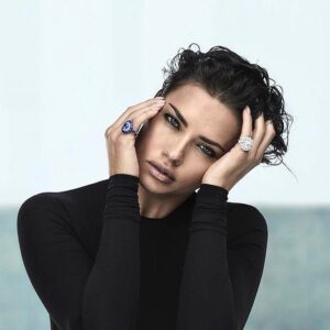Adriana Lima Instagram - Totally under the spell of the new High Jewellery collection of Chopard!
#ChopardMagicalSetting #ChopardHauteJoaillerie #ChopardDiamonds