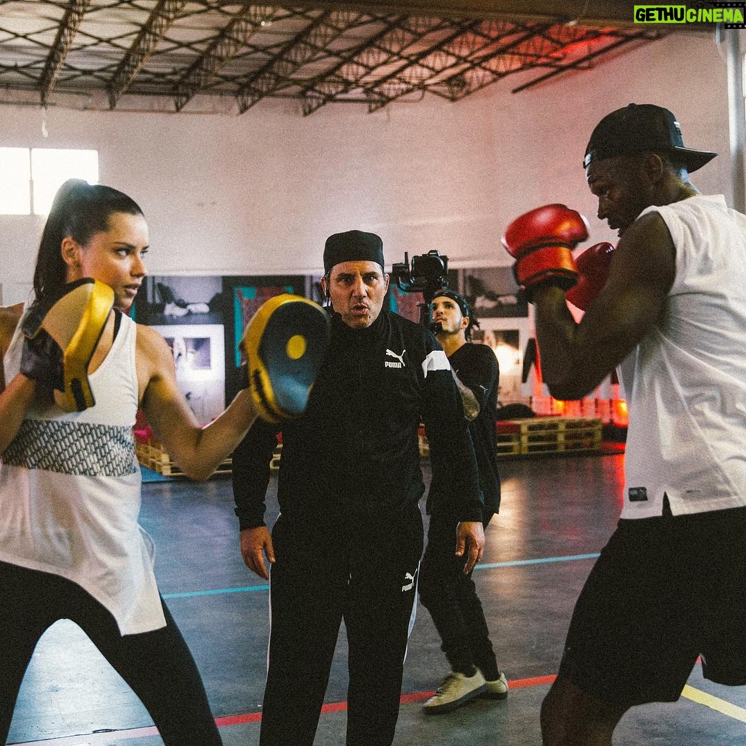 Adriana Lima Instagram - ⚡️⚡️Catching lightning bolts today from the one and ONLY @USAINBOLT coach @dino5thstgym 📸 @ysaperez