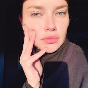 Adriana Lima Instagram - ✨A little sun light ✨