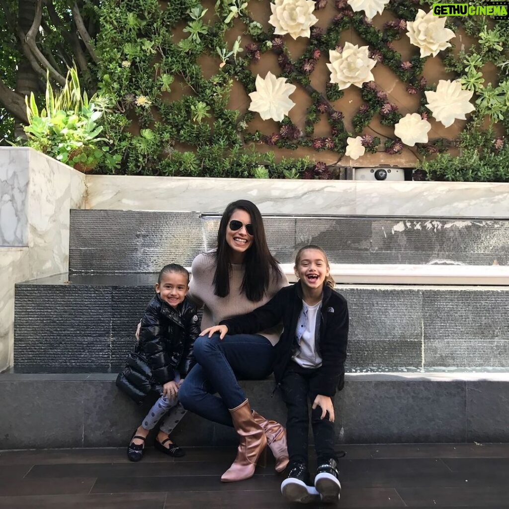 Adriana Lima Instagram - #Tbt This picture has to be on the main post. Back in Los Angeles with my girls Valentina and Sienna, February 2017. Time is flying! Wish I could slow down ….. Los Angeles, California