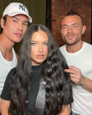 Adriana Lima Instagram - 💖Todays Glam Look for the launch of Heavenly Fragrance by @victoriassecret 💖 💄Makeup @patrickta 💇🏻‍♀️ Hair @dimitrishair