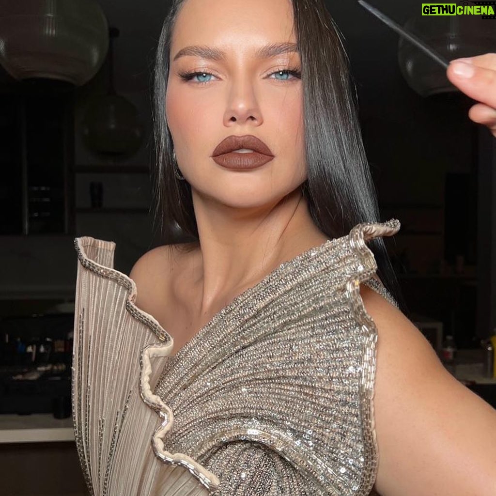 Adriana Lima Instagram - 🔥And just like that….. She’s back🔥 makeup @patrickta 🔥hair @dimitrishair 🔥style @stylememaeve 🔥 Los Angeles, California