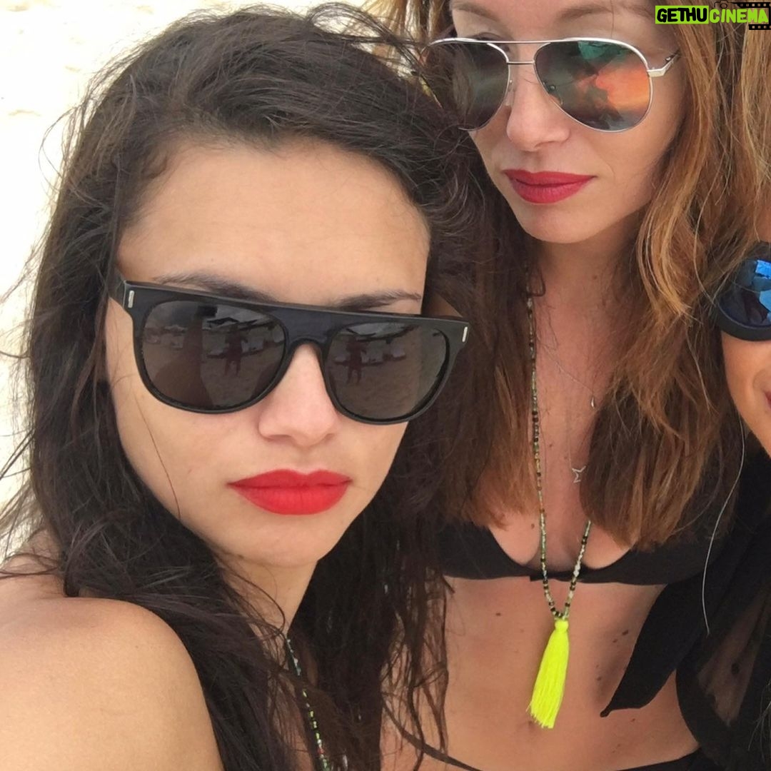 Adriana Lima Instagram - 👯♀️🎉 Happy birthday to the most thoughtful, caring, elegant , good hearted, smart, funny , beautiful human that I have the luck/blessing to call my best friend. I love you with all my heart 🎉👯♀️ @anaantic ♥ my heart ♥