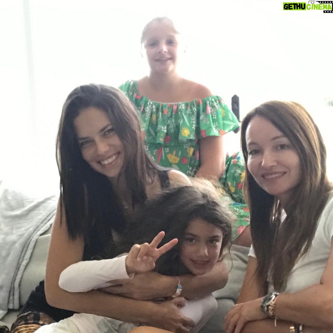 Adriana Lima Instagram - 👯♀️🎉 Happy birthday to the most thoughtful, caring, elegant , good hearted, smart, funny , beautiful human that I have the luck/blessing to call my best friend. I love you with all my heart 🎉👯♀️ @anaantic ♥ my heart ♥