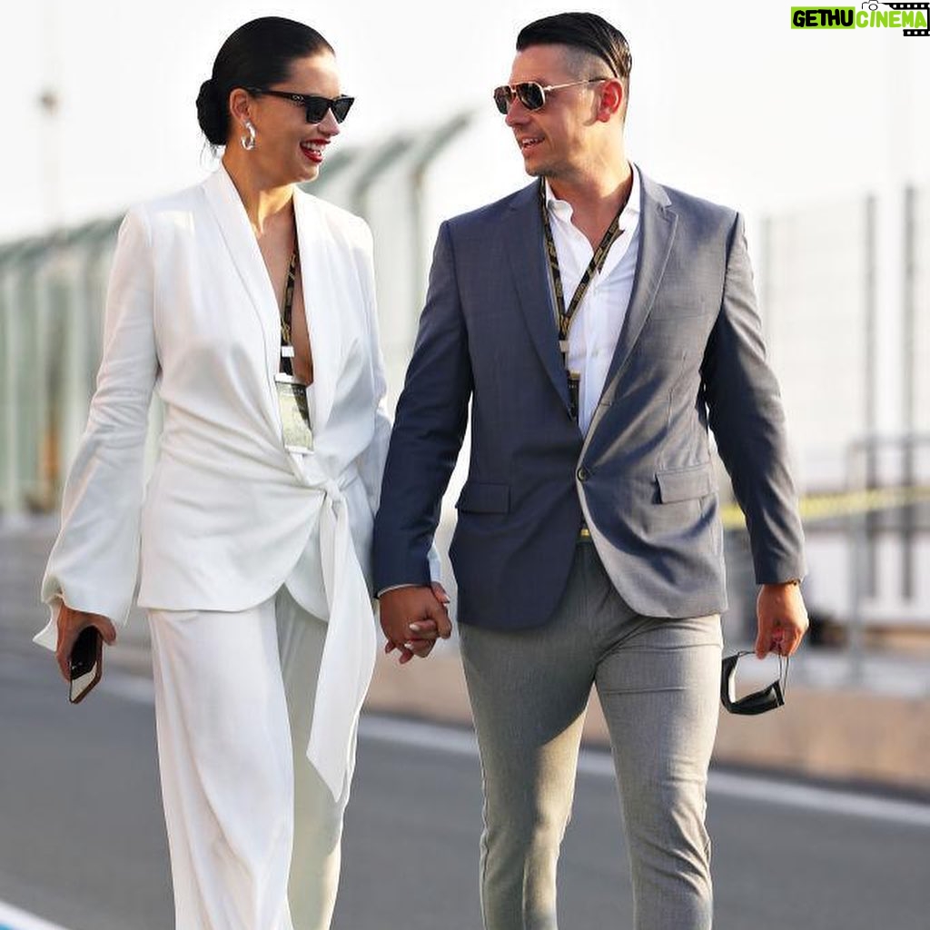 Adriana Lima Instagram - ✨Thank you Doha✨ Grateful to @kirkmyersfitness @dogpound for introducing me to Qatar and making me fall in love at sight ✨. obrigada @cafu2 suit: @ratandboa