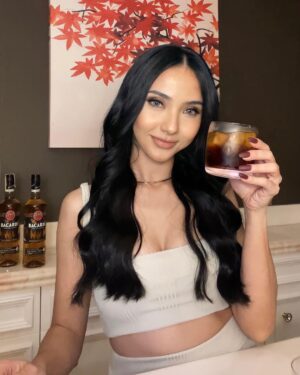 Adrianna So Instagram - Get your hands on a bottle of @bacardi Rum and enjoy a glass of your new favorite cocktail. Cheers! ✨ #DoWhatMovesYou

lazada.com.ph/shop/bacardi-martini