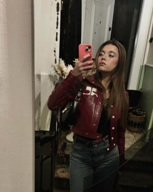 Afra Saraçoğlu Instagram - It’s me, hi, I’m the problem its me 
Binbir Afito #2