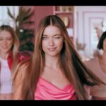 Afra Saraçoğlu Instagram - Pürüzsüz saçlar mı? Yeni Elidor Brezilya Keratin Bakım Kürü ile artık çok kolay! Sür 👉🏻Kurut 👉🏻 Isı ile düzleştir. Yeni Elidor Brezilya Keratin Serisi ile mükemmel düz saçlar hep benimle 💘✨ @elidorturkey
