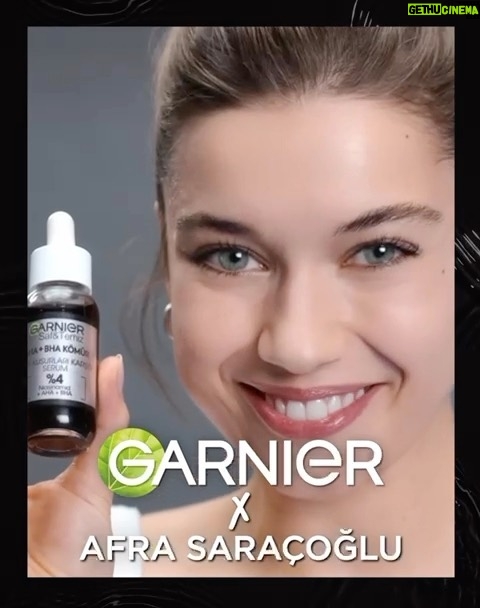 Afra Saraçoğlu Instagram - Hem pürüzsüz bir cilt hem de mükemmel bir ekip 🖤 harika bir çekimdi 😘🖤 @garnierturkiye