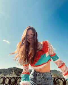 Afra Saraçoğlu Instagram - İyi bayramlar 🌸🍬💗