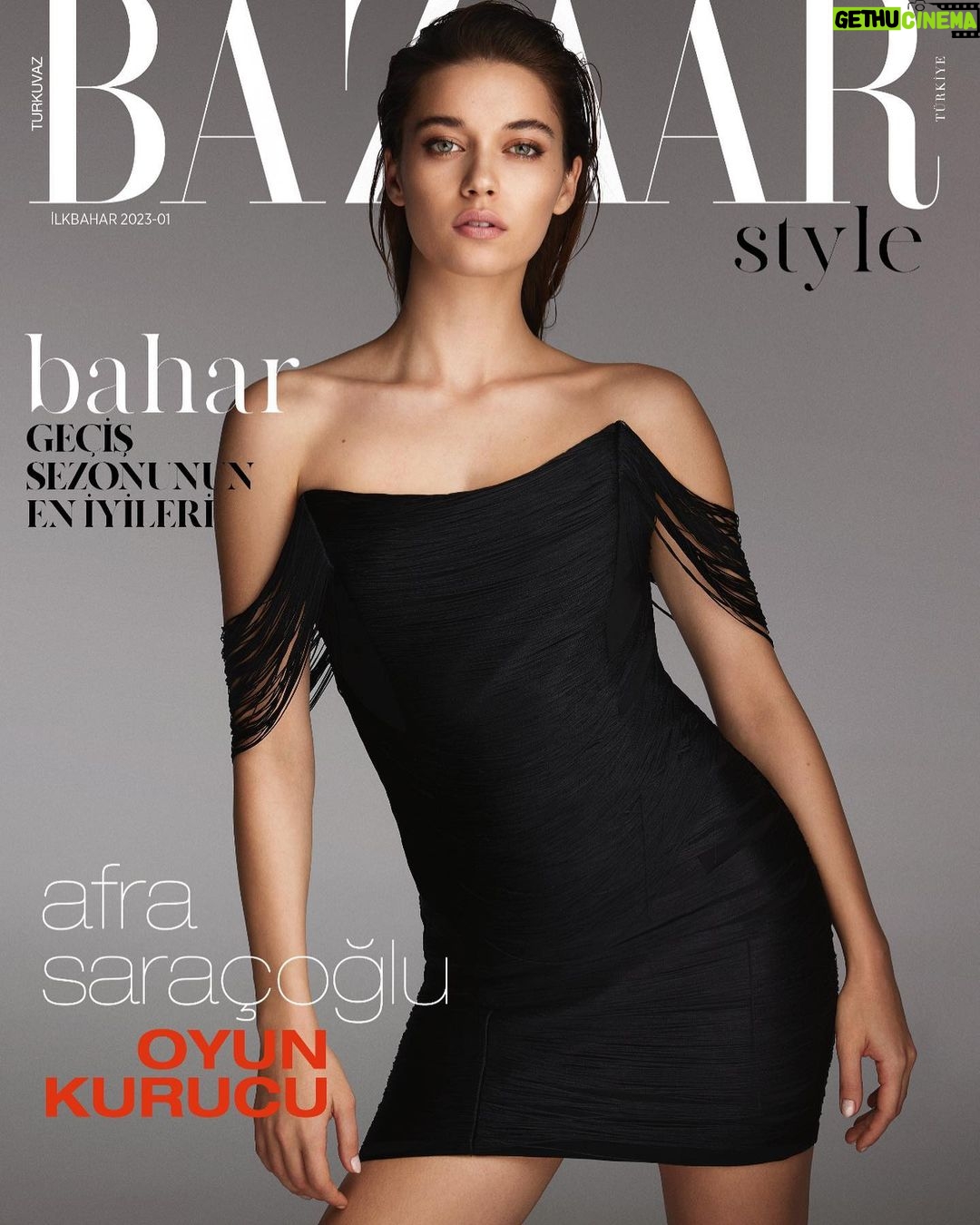 Afra Saraçoğlu Instagram - @harpersbazaarturkiye 🖤 Genel Yayın Yönetmeni: Gülen Yelmen @gulenyelmen Fotoğraf: Emre Güven @emreguven Moda Editörü: Tuğçe Kılınçlı @tugce.kilincli Röportaj: Pelin Hasçalık @pelinhascalik Proje Yönetmeni: Neslişah Helvacı @neslisahhelvacii Saç: Ferit Belli @feritbelli Saç Asistanı: Suat Başdemir @suatbasdemir1 Makyaj:Ali Rıza Özdemir @alirizaozdemir Video: Berat Soner Çapin @beratcapin Ajans @ph7entertainment / @beyza_eraydin PR @burcubulutcan @garnierturkiye #Garnier #SiyahSerum #AfranınSerumu