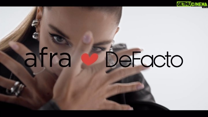 Afra Saraçoğlu Instagram - Çok havalı di mi? @defacto 😎 #I❤️Me