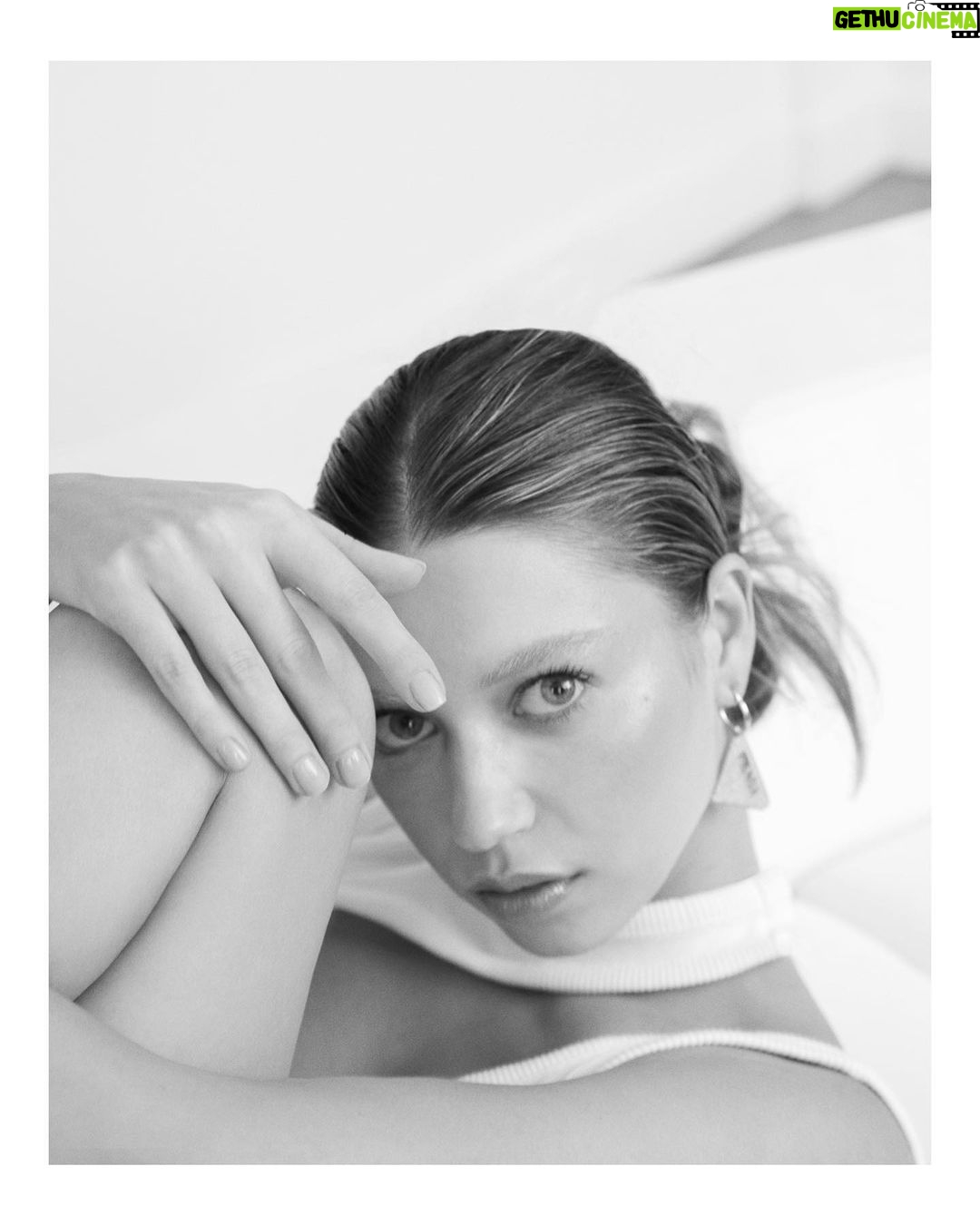 Afra Saraçoğlu Instagram - @magnetquarterly 🤍