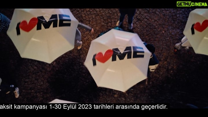 Afra Saraçoğlu Instagram - Şehre dönüşte kendimizi sevmeye devam di mi? I ❤️ ME #afraxdefacto @defacto