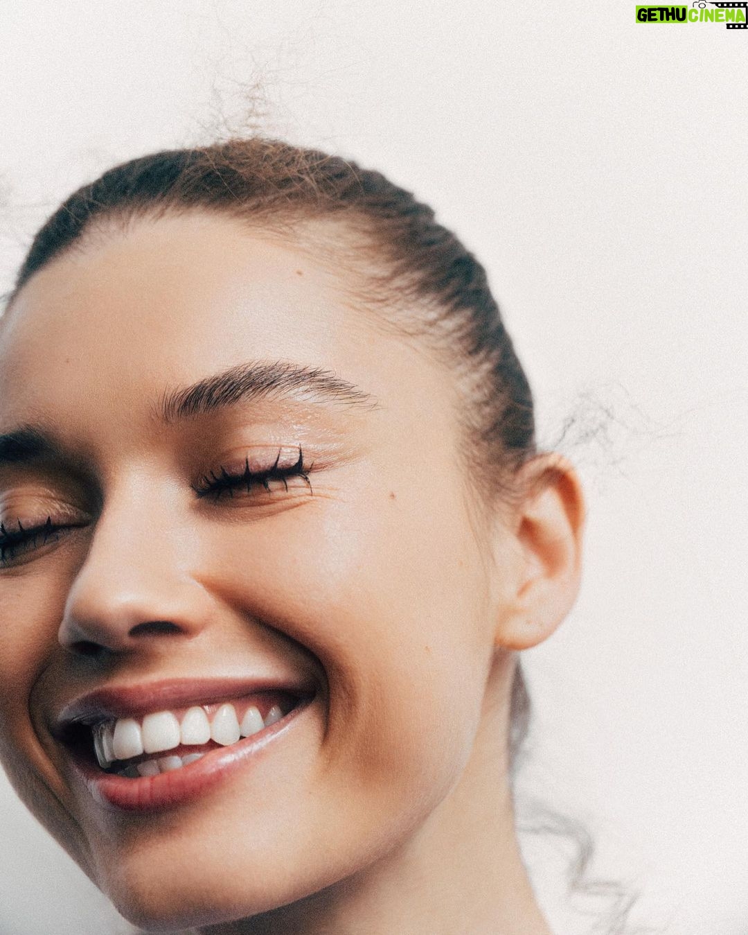 Afra Saraçoğlu Instagram - @vogueturkiye 💜 Sürpriz sonlu 🤗