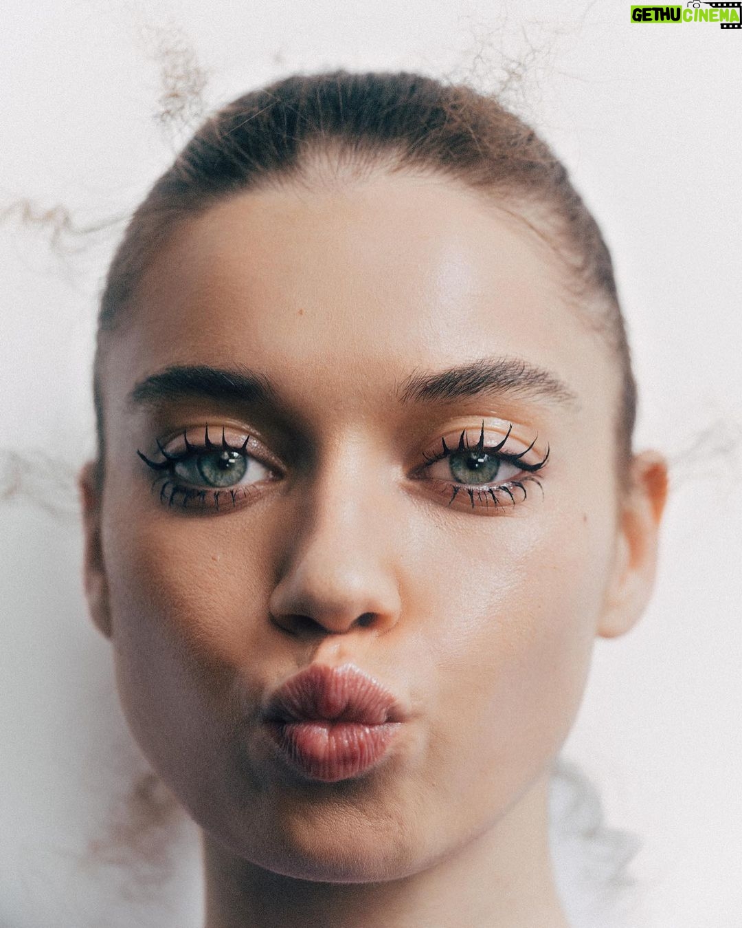 Afra Saraçoğlu Instagram - @vogueturkiye 💜 Sürpriz sonlu 🤗
